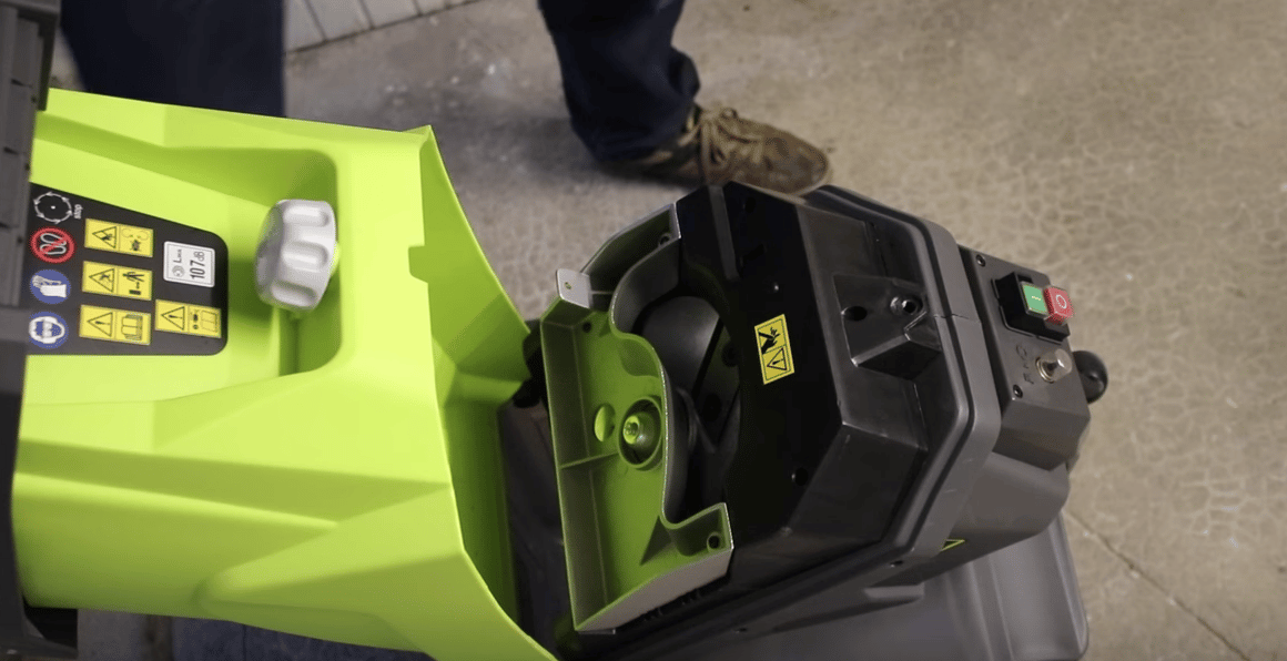 Ryobi RSH2545B : les raisons de choisir ce broyeur de végétaux